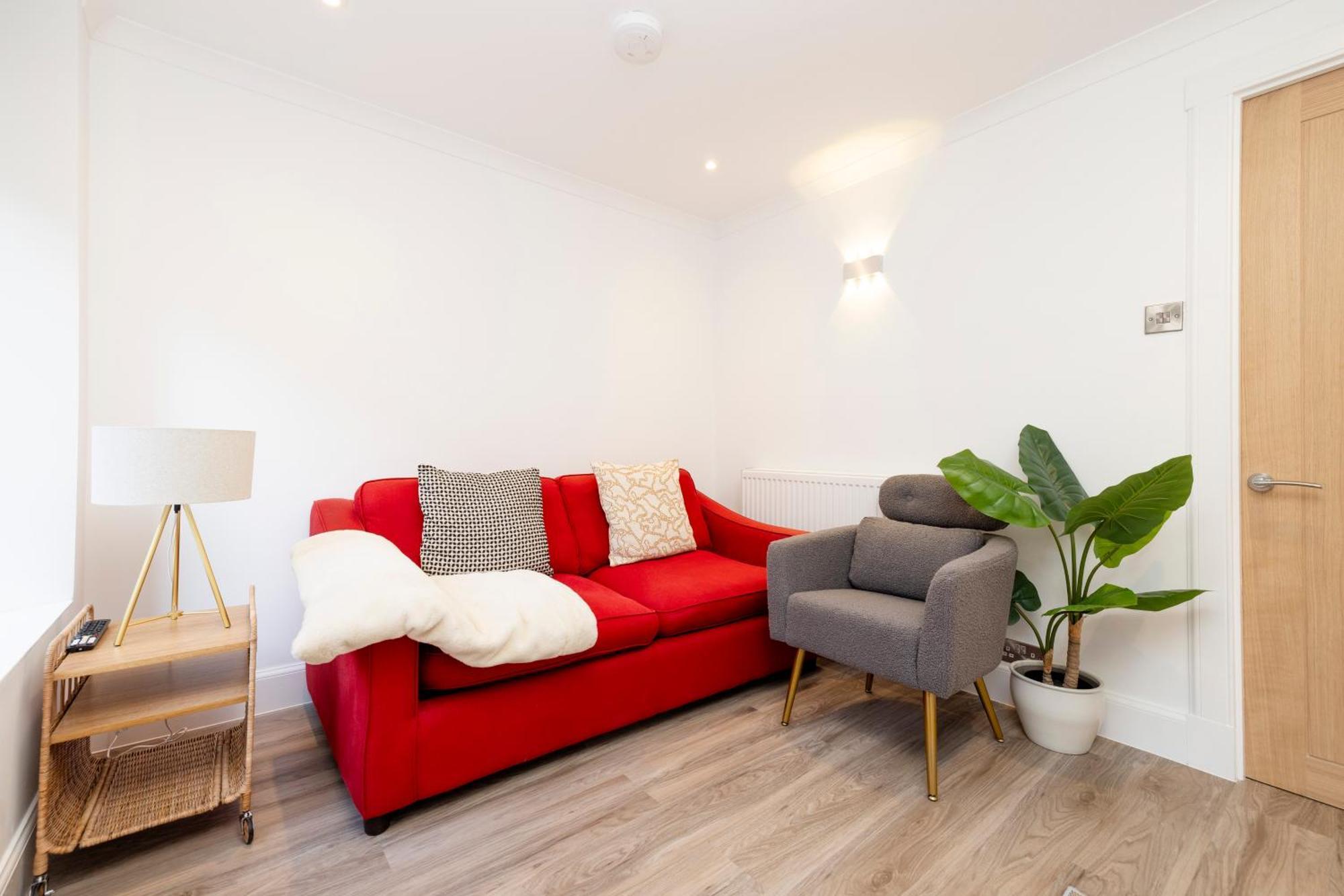 Joivy 3Br Flat In Haymarket With Free Parking EDI Eksteriør billede