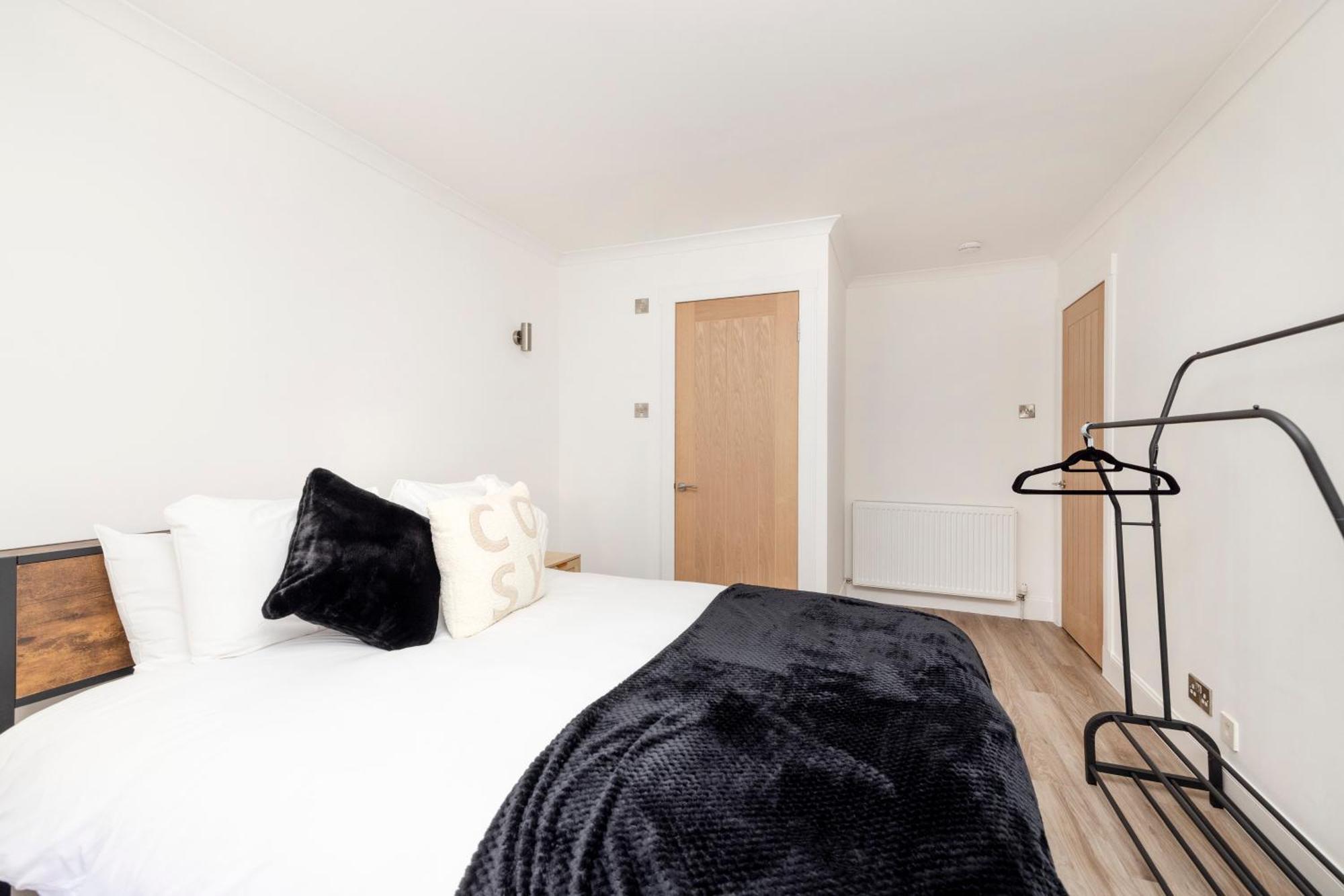 Joivy 3Br Flat In Haymarket With Free Parking EDI Eksteriør billede